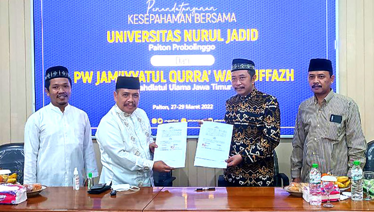 Rektor Unuja Probolinggo, KH. Abd Hamid Wahid (berbaju batik) bersama pengurus JQHNU Jatim usai penanda tanganan MoU (foto: Humas Unuja)