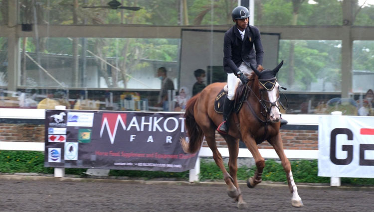 Suasana pagelaran Surabaya Jumping Master 2022 yang berlangsung di Emprium Horse Club Surabaya Ken Park Equestrian Complex. (FOTO: Kominfo Surabaya for Times Indonesia)
