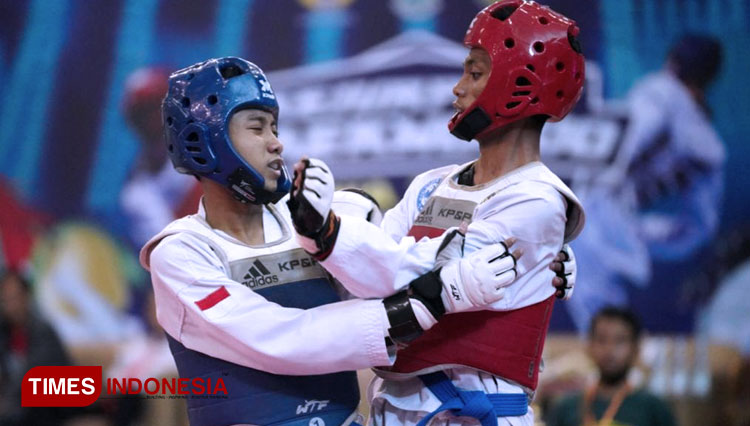 Dua-atlet-bertanding-di-Kejurprov-Taekwondo-Jatim-2.jpg