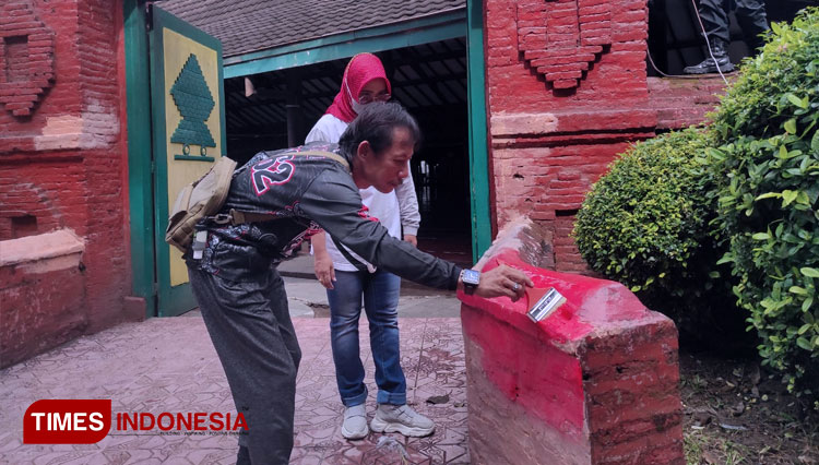 Bersih-bersih Masjid Agung Sang Cipta Rasa Cirebon. Laskar Macan Ali: Sesuai Amanat Wali