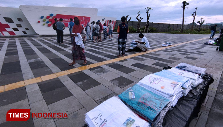 Para-pelaku-umkm-yang-menjajakan-kaos.jpg
