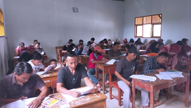 Salah satu pelaksanaan kejar Paket C menggunakan program Ja-Ket. (Foto: Diskominfo Kabupaten Indramayu)