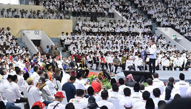 Presiden Jokowi membuka Silaturahmi Nasional APDESI (Asosiasi Pemerintah Desa Seluruh Indonesia) yang digelar di Istora Senayan Jakarta, Kota Administrasi Jakarta Pusat, Provinsi DKI Jakarta, Selasa (29/3/2022). (FOTO: Setkab RI)