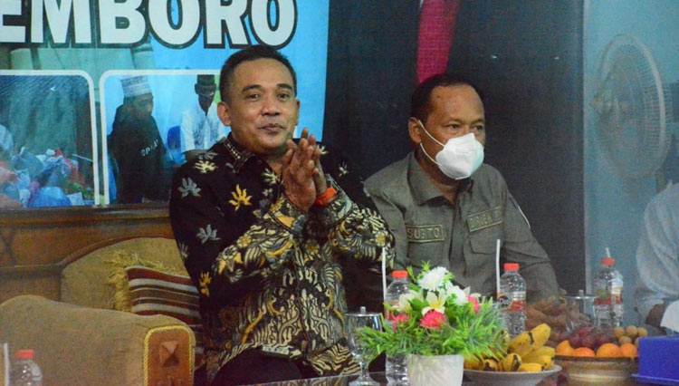 Staf Khusus (Stafsus) Mendes PDTT, Ahmad Iman (kiri) (foto: Dokumen/Kemendes)