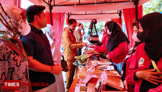 Pameran produk olahan tempe (Foto: Akmal/TIMES Indonesia).