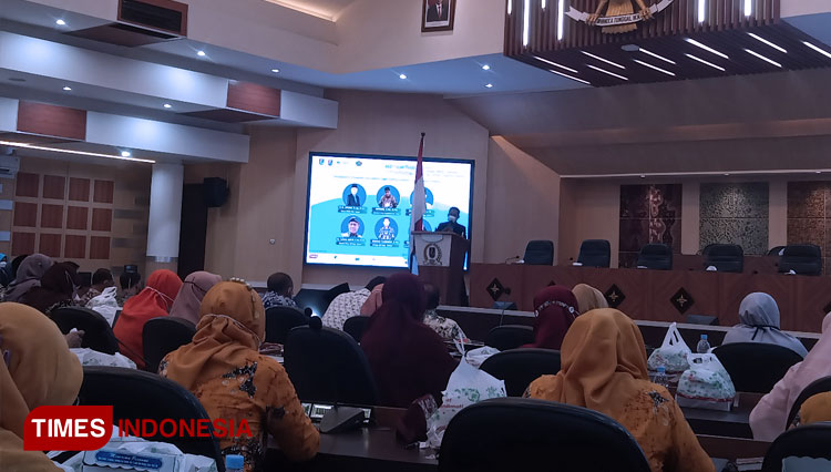Raden-Roro-Martiningsih-saat-memberikan-materi-3.jpg