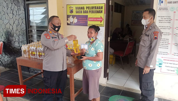 Warga Jatinegara Tegal Ikuti Vaksinasi Berhadiah Minyak Goreng