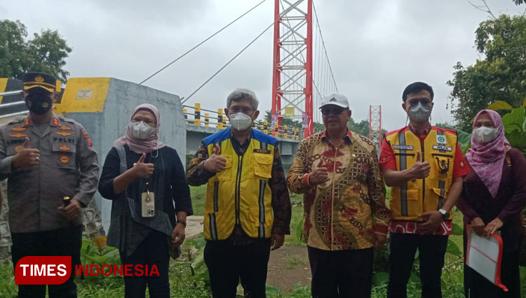 Jembatan-Gantung-Sukawera-a.jpg