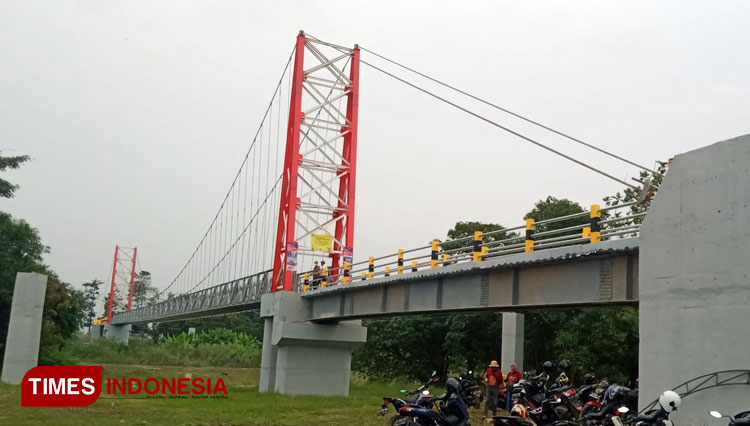 Jembatan-Gantung-Sukawera.jpg