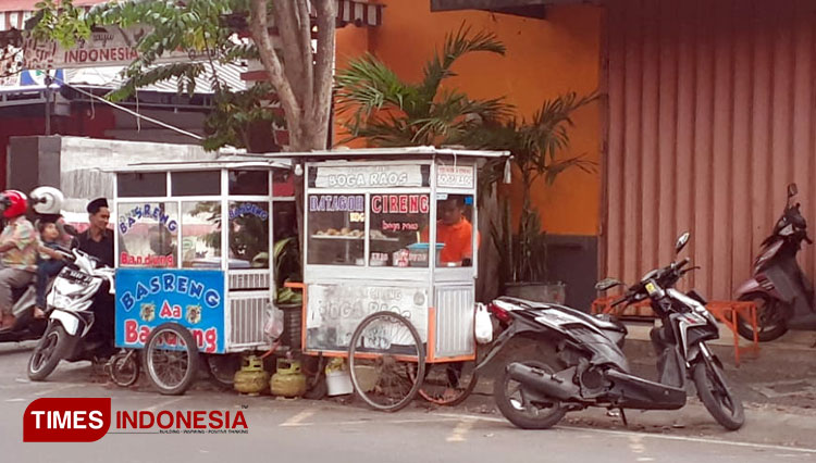 Jualan Di Trotoar Dan Bahu Jalan Dprd Kota Probolinggo Minta Satpol Pp