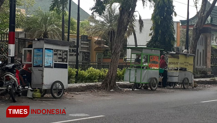 Jualan Di Trotoar Dan Bahu Jalan Dprd Kota Probolinggo Minta Satpol Pp