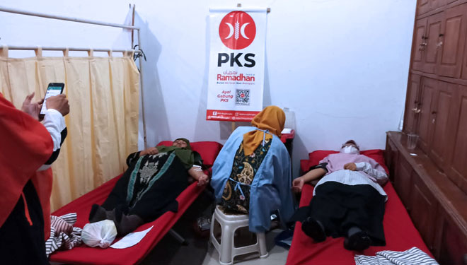 PKS Majalengka menggelar donor darah. (FOTO: Herik Diana/TIMES Indonesia)