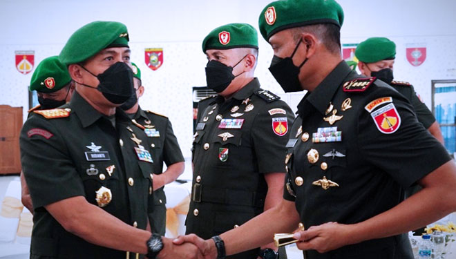 Serah terima jabatan Danrem 071 Wijayakusuma, dari Kolonel Inf Dwi Lagan Safrudin kepada Kolonel Inf Yudha Airlangga. (FOTO: Penrem 071 Wijayakusuma for TIMES Indonesia) 