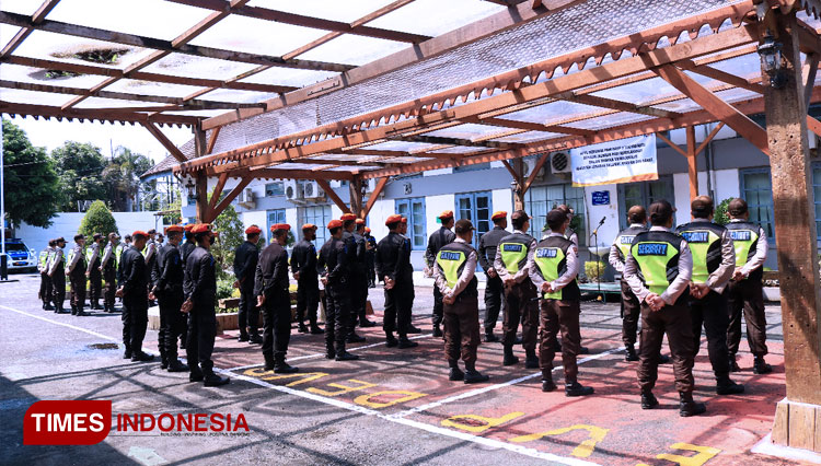 Suasana-apel-gelar-pasukan-yang-diikuti-TNI-Polri-dan-tenaga-keamanan-internal-kereta-api-3.jpg