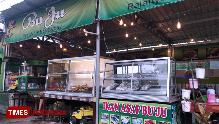 Mampir Yuk di Kedai Ikan Asap Bu Ju Probolinggo, Cocok untuk Menu Buka Puasa