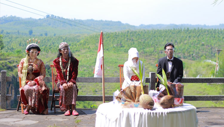 Pasangan calon pengantin yang mengikuti kegiatan nikah bareng di Wonosari Gunungkidul. (Foto: Humas Fortais)