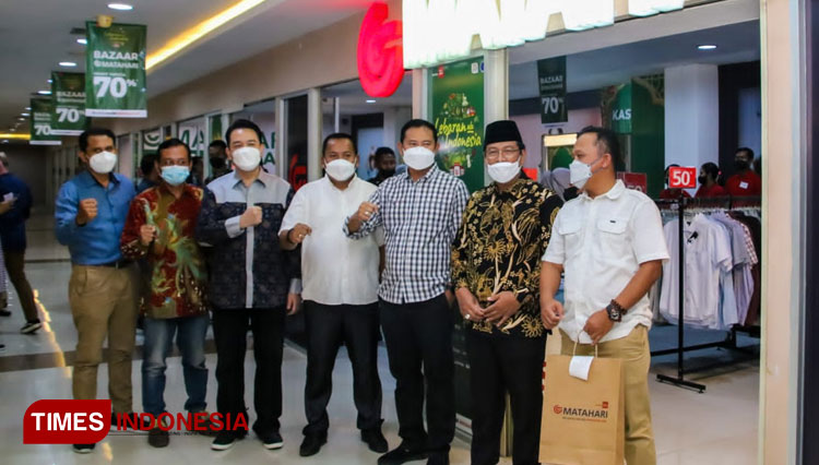 Bupati-Lamongan-Yuhronur-Efendi-b.jpg