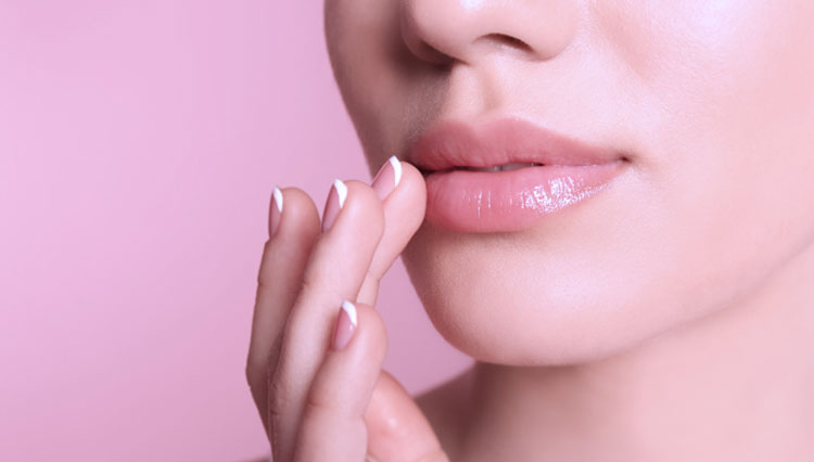 ILUSTRASI - Mengatasi bibir kering selama berpuasa. (FOTO: Halodoc)