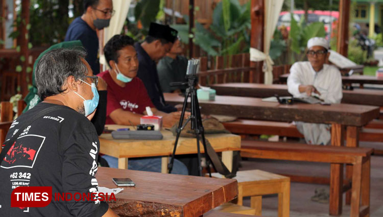 Ngaji-Tani-di-Esto-Coffe.jpg