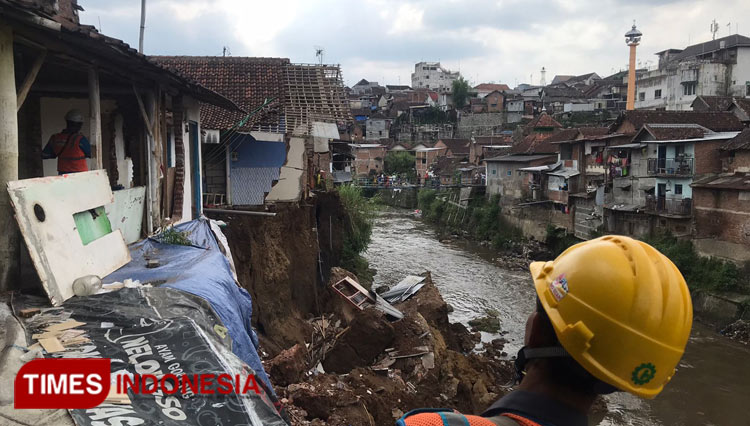 Firasat Buruk Itu Akhirnya Terjadi, Enam Rumah di Muharto Kota Malang Ambrol