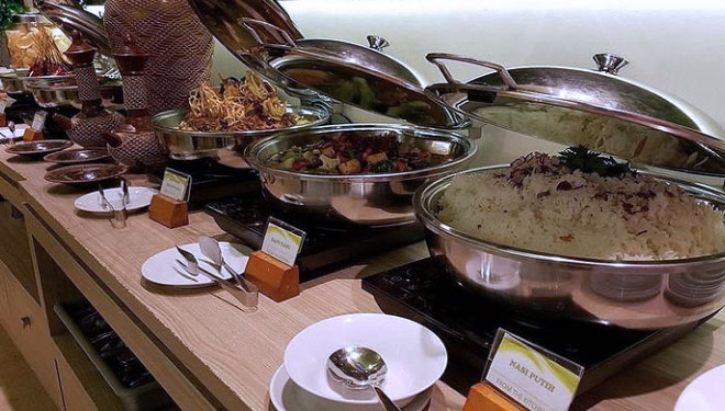 FaveHotel Langko Mataram menawarkan promo berbuka puasa dengan aneka hidangan yang bervariasi. (Foto: Markom FaveHotel Langko)