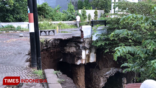 Rencana Perbaikan Jembatan Lembah Dieng di Kota Malang Masih Terkendala Hujan