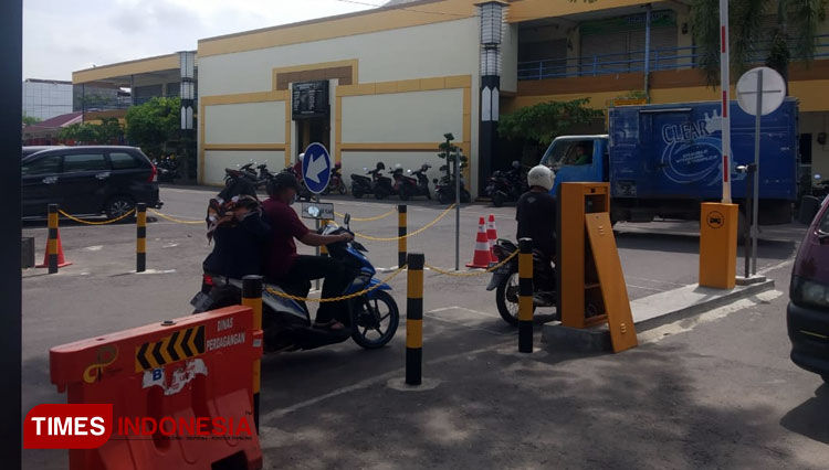 E-parkir Pasar Sleko mulai diterapkan sejak Januari 2022. (Foto: Yupi Apridayani/TIMESIndonesia)