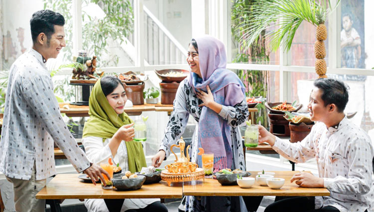 Rayakan Kebersamaan Buka Puasa di Mercure Surabaya Grand Mirama