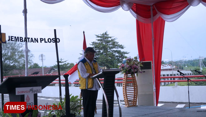 Prosesi peresmian jembatan Ploso oleh Menteri PUPR di Kecamatan Ploso, Kabupaten Jombang, Jumat (8/4/2022). (Foto: Rohmadi/TIMES Indonesia)