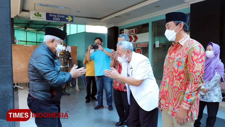 Bupati Malang Abah Sanusi ketika mengunjungi RSUI Madinah Kasembon. (Foto: Prokopim Kabupaten Malang for TIMES Indonesia).