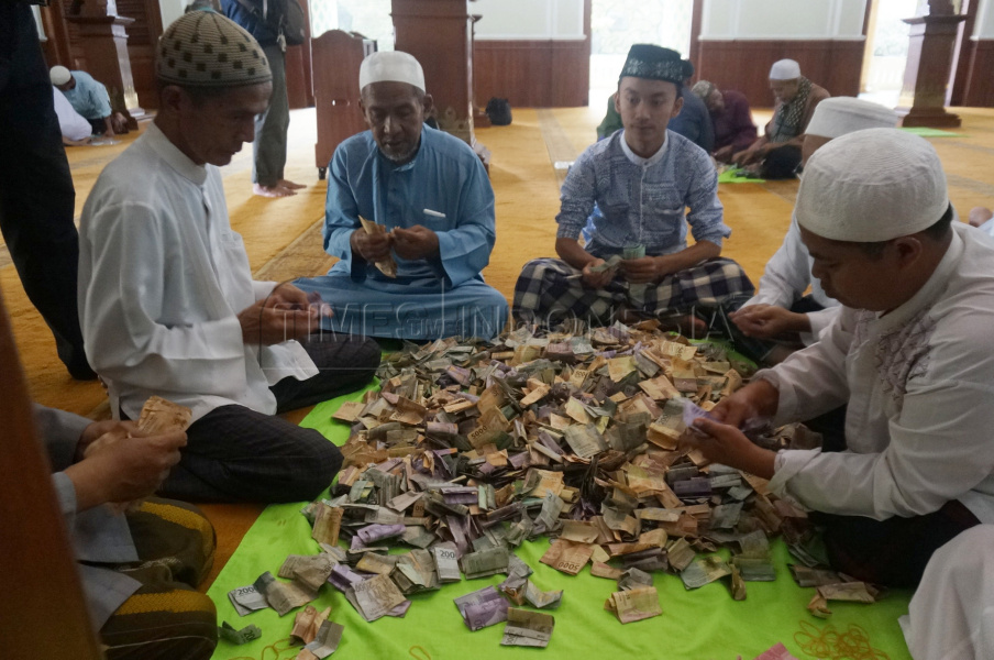 Infak Jemaah Masjid Agung Jami Kota Malang Terus Mengalir Saat Ramadan