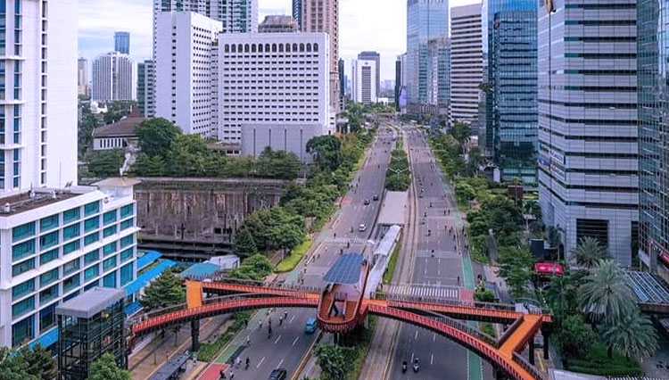 Melihat Kecantikan JPOS Phinisi yang Diapit Gedung-Gedung Pencakar Langit