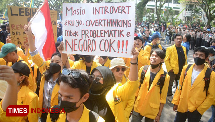 Mahasiswa Malang, Jawa Timur melakukan demo 11 April. (FOTO: dok TIMES Indonesia)