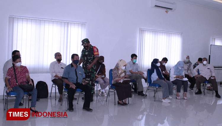 antri-vaksin.jpg
