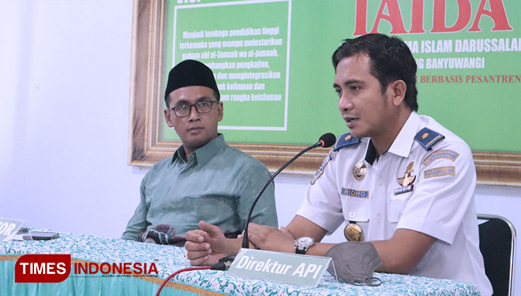 Penandatanganan MoU antara Institut Agama Islam Darussalam (IAIDA) Blokagung, Banyuwangi dengan Akademi Penerbang Indonesia. (Foto : Syamsul Arifin/TIMES Indonesia)