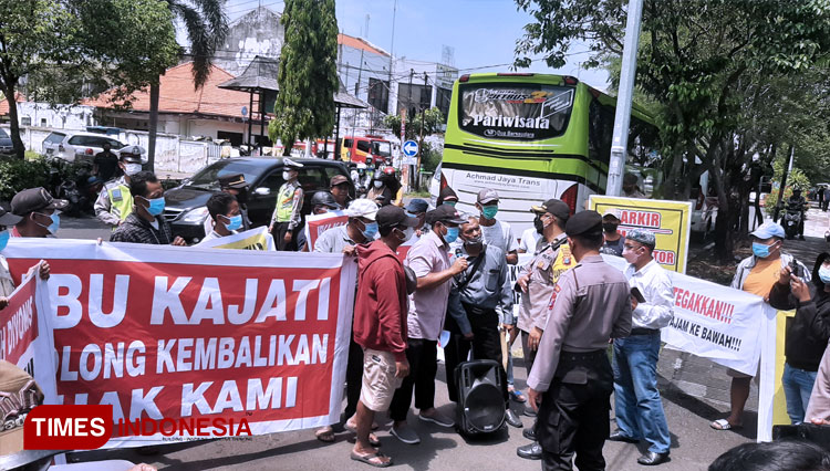 Puluhan-warga-Desa-Tambak-Oso-Kecamatan-Waru-Sidoarjo-2.jpg