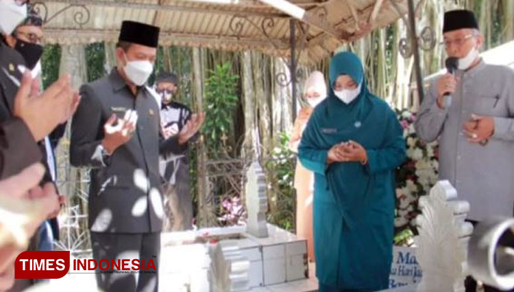 Dadang Supriatna Ziarah Ke Makam Mantan Bupati Bandung Raa Martanegara Times Indonesia 8199