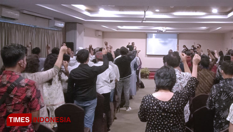 Suasana umat Kristiani ketika Ibadah Jumat Agung Hari Wafat Isa Al-Masih sekaligus peresmian GBI Jalan Terang Kasih Tuhan di Hotel Jalan Gowongan Kidul, Kota Yogyakarta, Jumat (15/4/2022). (FOTO: A Riyadi/TIMES Indonesia)