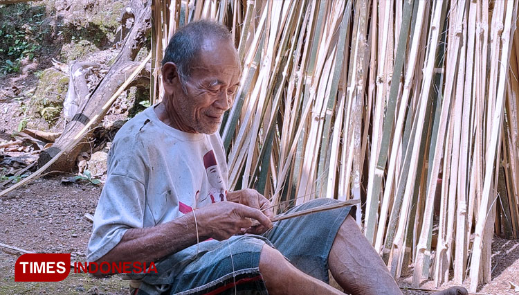 Nenek-Mesiyem-berganti-nama-menjadi-Jebrak-karena-sakit-tak-kunjung-sembuh-sebelumnya.jpg