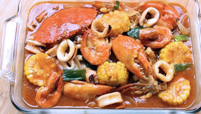 Easy Homemade Seafood with Padang Sauce Recipe