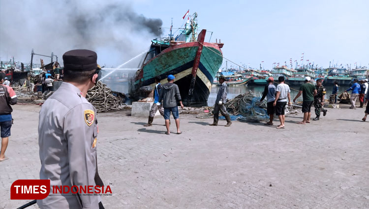 langsung-tinjau-lokasi-musibah-kebakaran-2.jpg