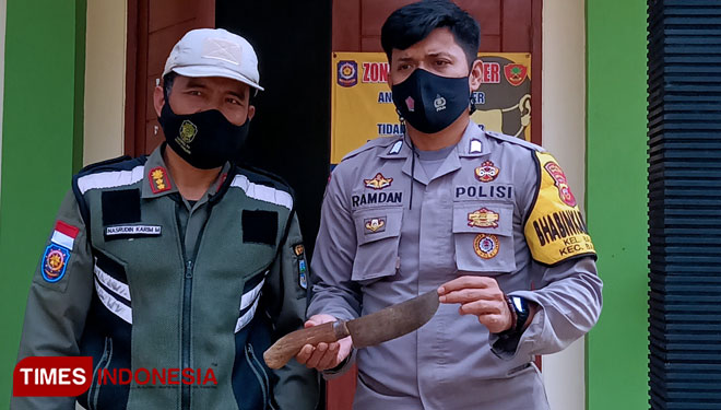 ODGJ-pembawa-golok-b.jpg