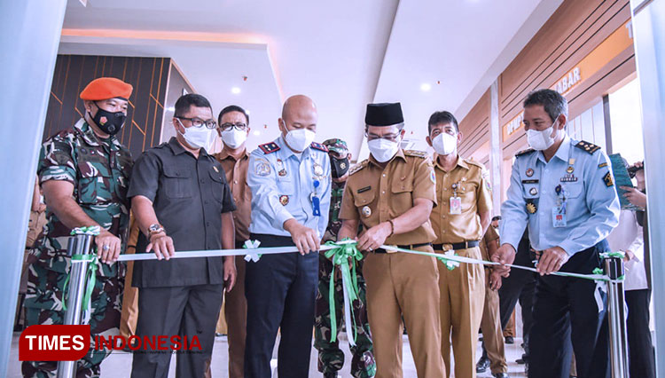 Bupati Bandung Dadang Supriatna saat launching Pelayanan Paspor, di MPP Munara 99 Soreang, Senin (18/4/2022).(Foto: Iwa/TIMES Indonesia)