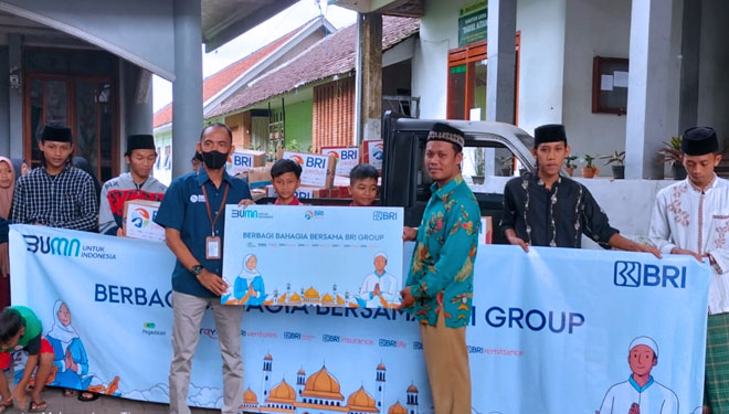 Berbagi Bahagia di Bulan Ramadan, BRI Regional Office Malang Bagikan Paket Sembako