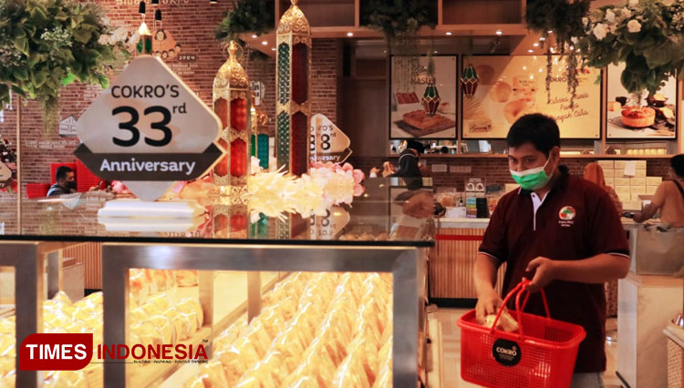 Nuansa perayaan HUT ke-33 di outlet Bluder Cokro di Kota Madiun. (Foto: Yupi Apridayani/TIMESIndonesia)