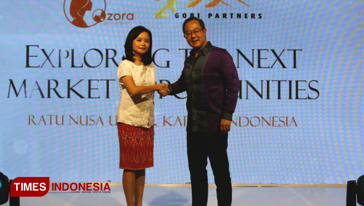 Margaret Srijaya bersama Founding Partner Gobi, Thomas Tsao saat penandatanganan kerja sama di Surabaya, Kamis (21/4/2022).(Foto : Lely Yuana/TIMES Indonesia) 