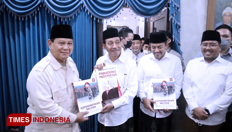 Menhan RI Prabowo Subianto, ke Ponpes Genggong. (FOTO: Ryan H/TIMES Indonesia)