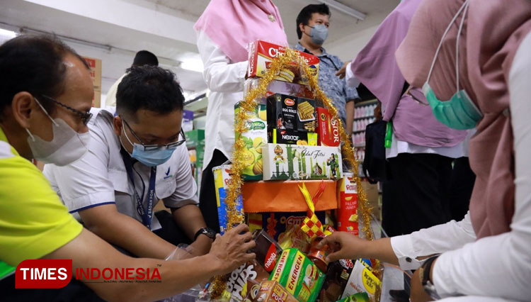 Lindungi Konsumen Tim TPID Kota Kediri Sidak Parcel dan Mamin
