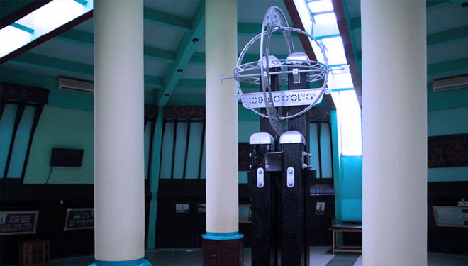 The Equator pole at Pontianak which was built in 1928. (Foto: Indonesia Kaya)