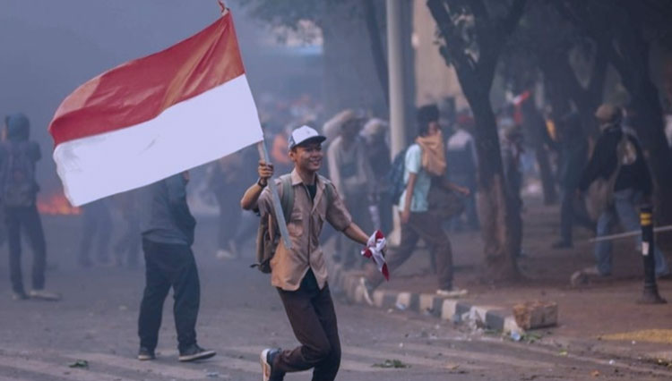 Ilustrasi: seorang pelajar saat ikut kegiatan demo di Jakarta (foto: Dokumen/Kompas)